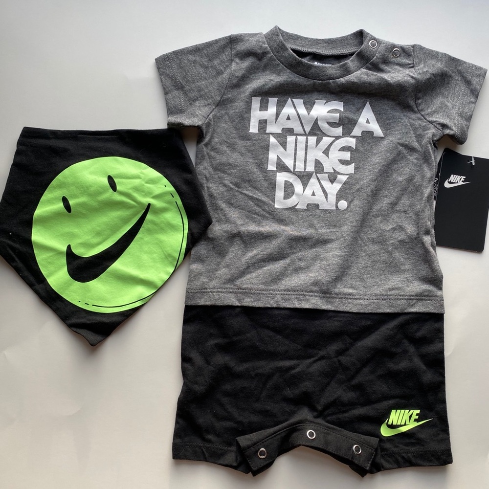 Nwt Nike baby romper and bib 9M